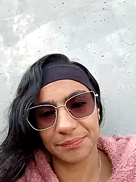 Leslly  online show from November 13, 2025, 12:42 pm