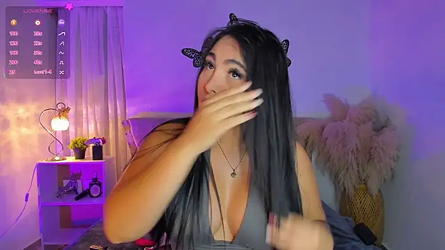 Sarahballiston  online show from October 22, 2025, 1:16 am