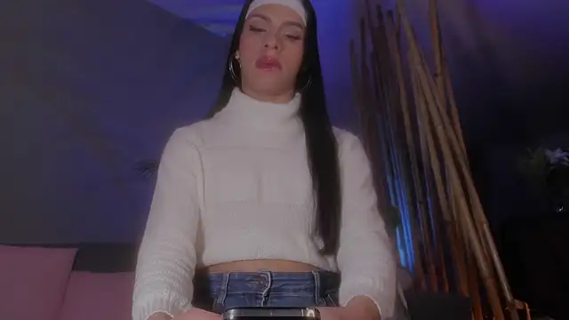 danna v online show from March 21, 2025, 8:17 am