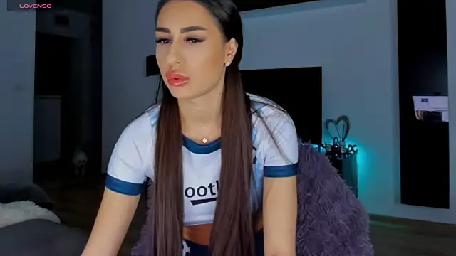 K chic online show from February 6, 2025, 4:58 pm