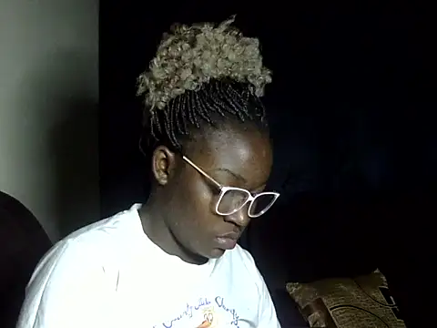 Sexy racy rebel  online show from December 17, 2025, 9:53 pm