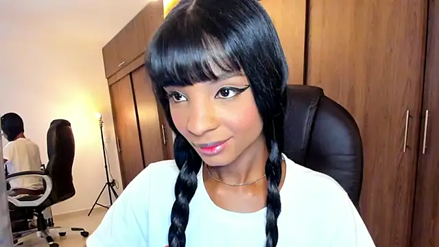 alikahouston4 online show from March 5, 2025, 4:02 am