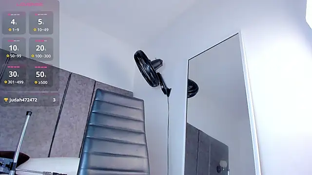 SelenaGmez online show from December 21, 2025, 3:19 am