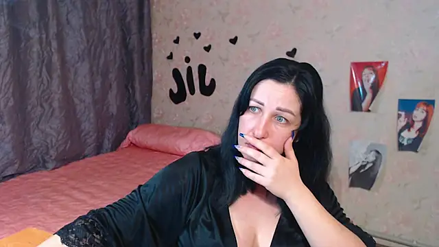 JillStevens online show from November 1, 2025, 12:17 am