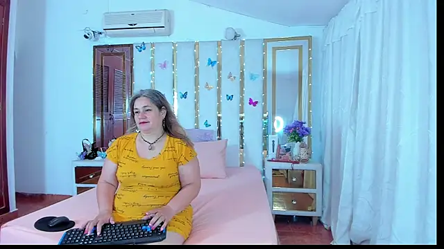 AnyelaGitanaMature online show from September 15, 2025, 2:34 am