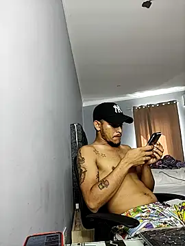 sexylatino22 online show from December 31, 2024, 4:46 pm