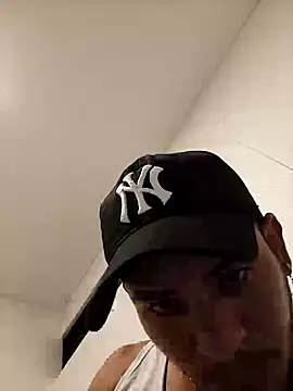 sexylatino22 online show from December 3, 2024, 4:20 am