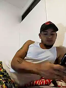 sexylatino22 online show from January 3, 2025, 3:49 am