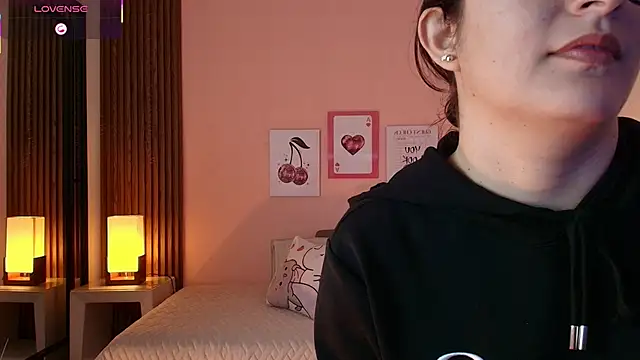 Snapshot of alina_martinelli chatting on February 25, 2026, 11:54 am alina martinelli online show from February 25, 2026, 11:54 am