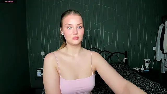 Snapshot of DeniRicchii chatting on December 3, 2025, 5:52 am DeniRicchii online show from December 3, 2025, 5:52 am