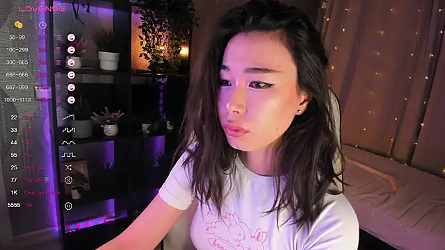 sensualily online show from October 9, 2025, 2:17 pm