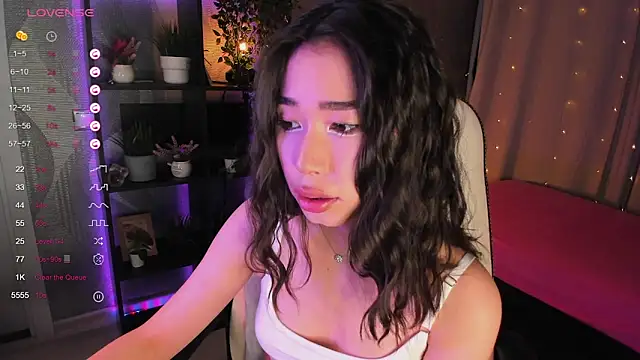 sensualily online show from September 18, 2025, 3:59 pm