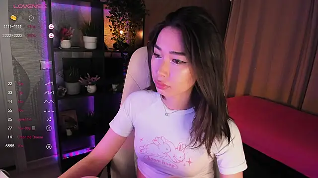 sensualily online show from September 17, 2025, 3:47 pm