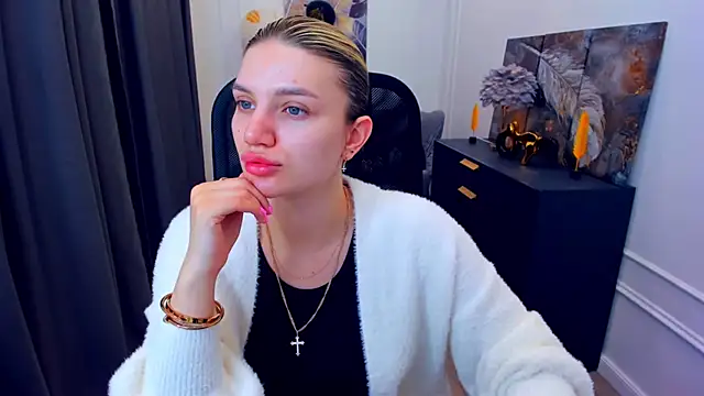 Snapshot of SelenaeMoore chatting on May 12, 2026, 3:47 am SelenaeMoore online show from May 12, 2026, 3:47 am