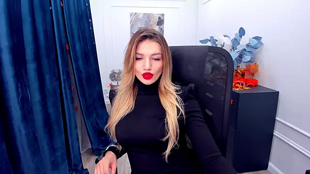 SelenaeMoore online show from October 26, 2025, 7:36 pm