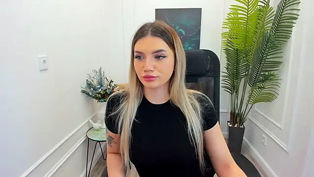 SelenaeMoore online show from October 5, 2025, 7:48 pm