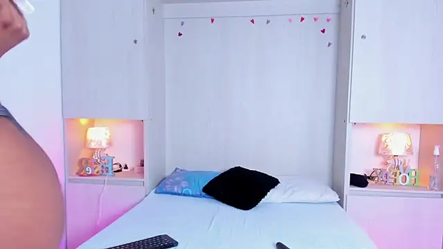 KendallRosse1 online show from December 18, 2025, 12:53 pm