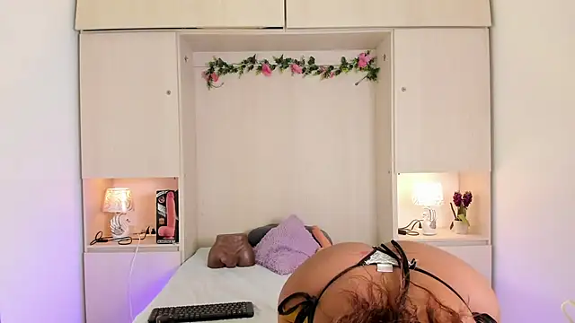 KendallRosse1 online show from November 19, 2025, 12:05 pm