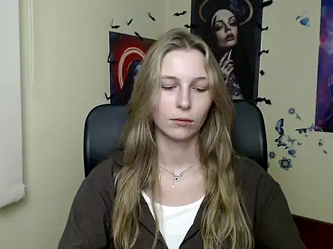 Snapshot of StrangerGi chatting on June 15, 2026, 12:05 pm StrangerGi online show from June 15, 2026, 12:05 pm