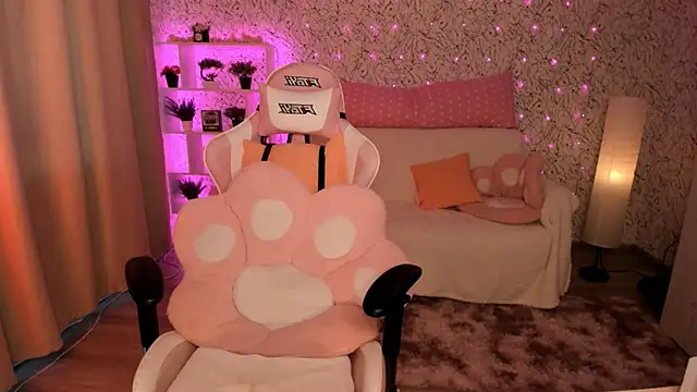 Snapshot of luna_cross chatting on March 17, 2025, 6:29 am luna cross online show from March 17, 2025, 6:29 am