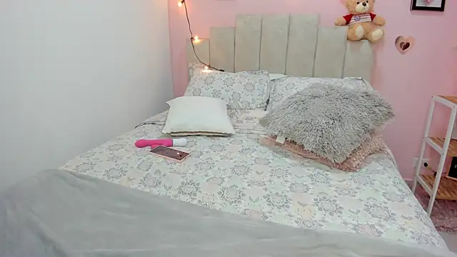 emilyharrix online show from November 28, 2025, 11:27 pm