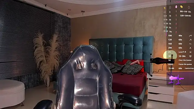 MelanieRioss online show from October 10, 2025, 1:56 pm