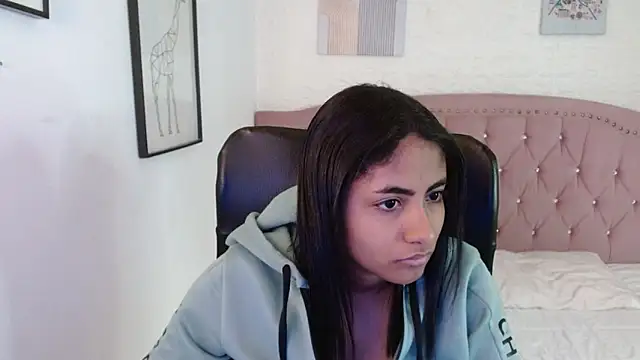 shaneelle online show from November 3, 2025, 3:12 am