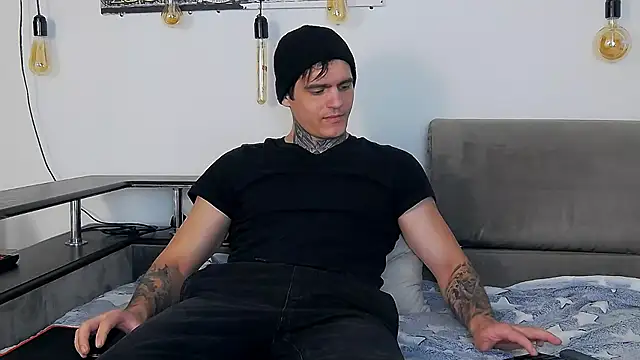 CarterCole online show from December 19, 2025, 12:51 pm