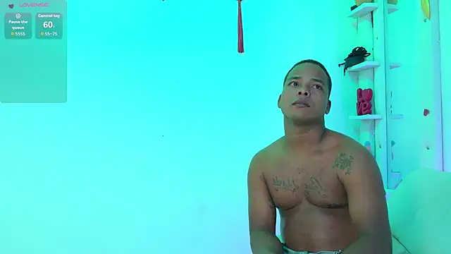  exoticcouple69  online show from October 4, 2025, 12:17 pm