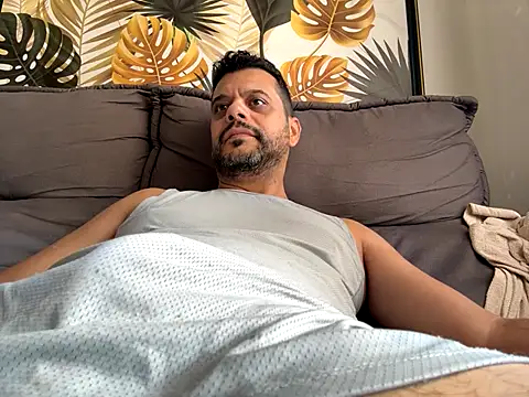 HornyBeachBoyBR online show from April 13, 2026, 1:59 pm