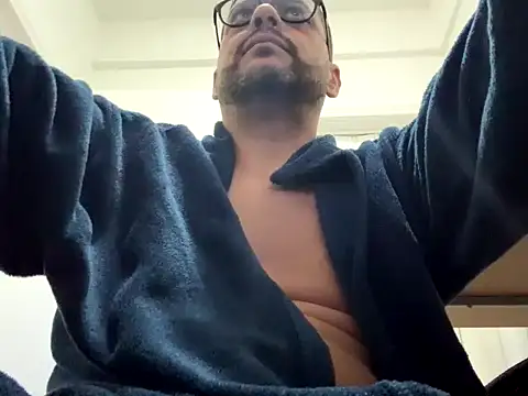 Snapshot of HornyBeachBoyBR chatting on July 17, 2026, 2:36 pm HornyBeachBoyBR online show from July 17, 2026, 2:36 pm