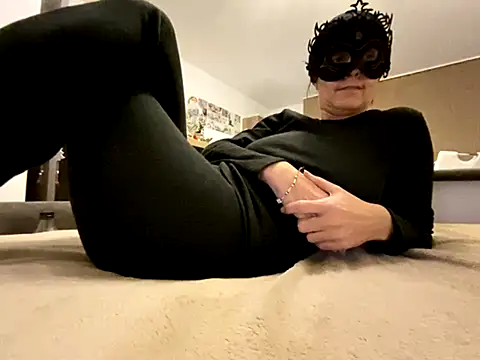 Marilou1983 online show from January 5, 2026, 5:27 pm