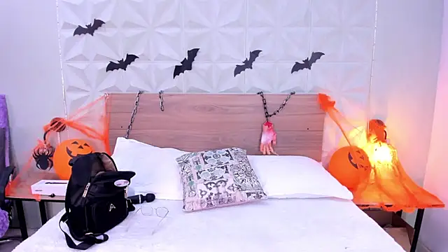 Stacey white  online show from October 28, 2025, 8:19 pm