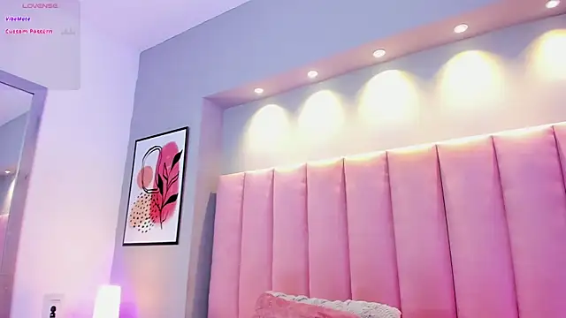 KeilyRoss online show from September 23, 2025, 9:00 pm