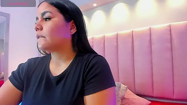 KeilyRoss online show from October 13, 2025, 10:10 pm