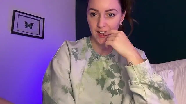 urwetdreamDDD online show from December 8, 2024, 1:52 am