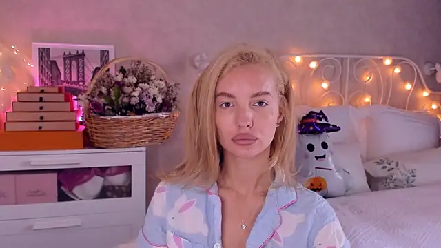 aestetick online show from October 27, 2025, 5:08 am