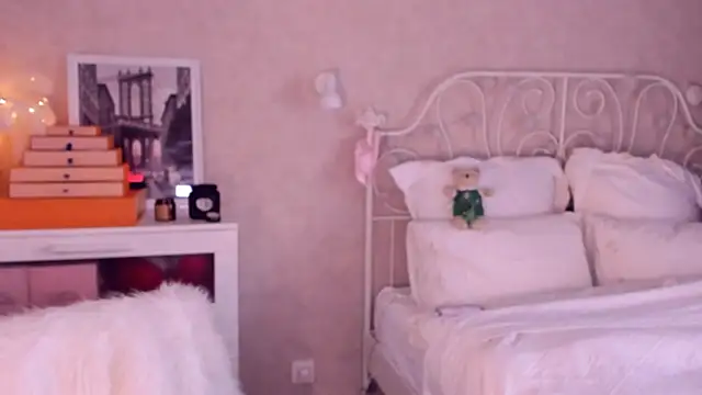 aestetick online show from January 8, 2026, 7:25 am