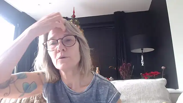 godinflower online show from December 16, 2025, 9:35 am