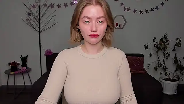 AidaPerry online show from December 22, 2024, 1:55 pm