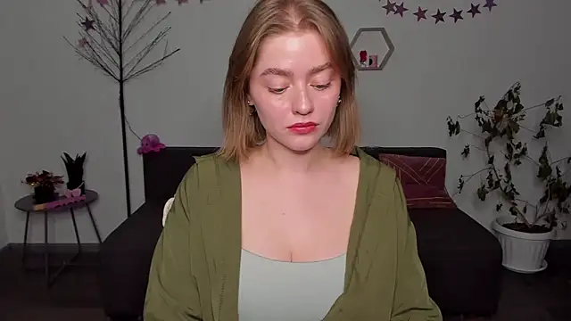 AidaPerry online show from December 23, 2024, 3:11 pm