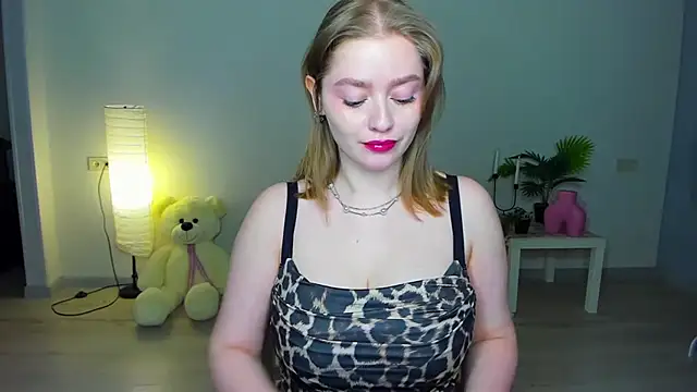 AidaPerry online show from September 28, 2025, 4:14 pm