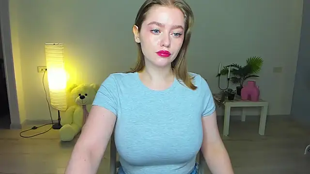 AidaPerry online show from September 25, 2025, 6:36 pm