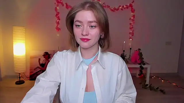 AidaPerry online show from January 17, 2025, 7:27 pm