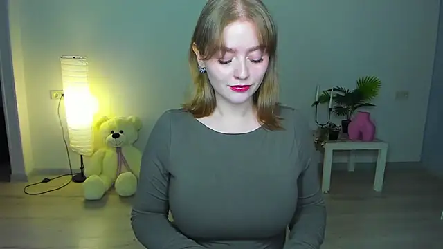 AidaPerry online show from September 23, 2025, 7:21 pm