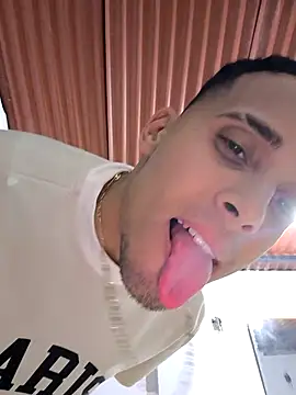 Snapshot of Jesus20222 chatting on November 11, 2025, 12:38 am Jesus20222 online show from November 11, 2025, 12:38 am