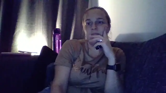 scrummymummy2 online show from May 13, 2026, 8:38 pm