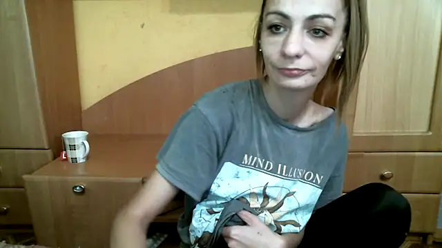 DennisXCaroll online show from December 17, 2025, 8:08 am