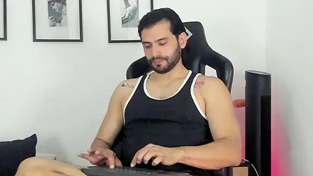 Snapshot of Dereck_vega chatting on July 5, 2026, 1:07 pm Dereck vega online show from July 5, 2026, 1:07 pm