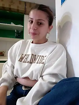 Nahiajhonson  online show from January 7, 2026, 1:16 pm